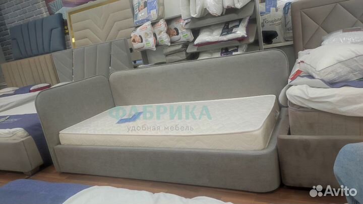 Кровать детская с матрасом