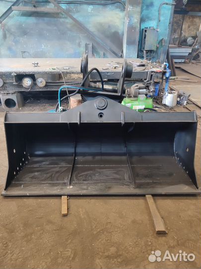 Планировочный поворотный ковш на экскаватор