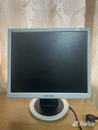 Монитор Samsung SyncMaster 710N