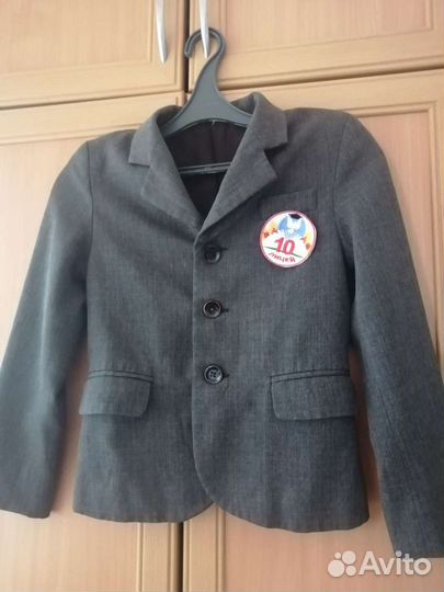 Школьная форма для мальчика + 2 белые рубашки