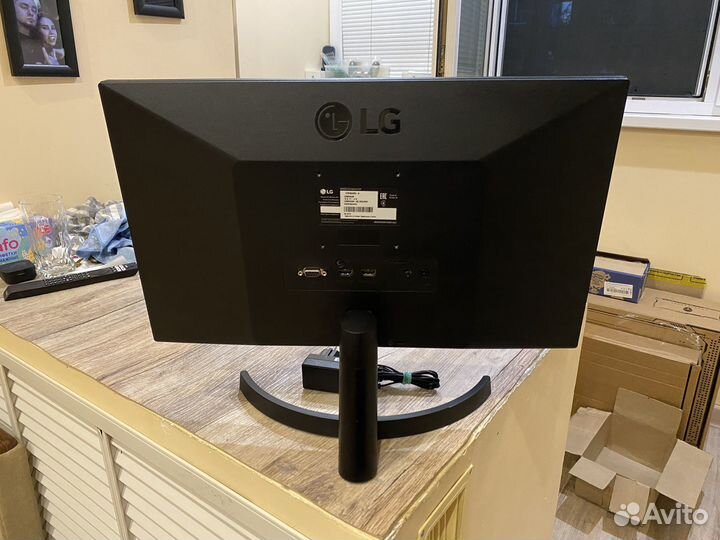 Монитор LG 22