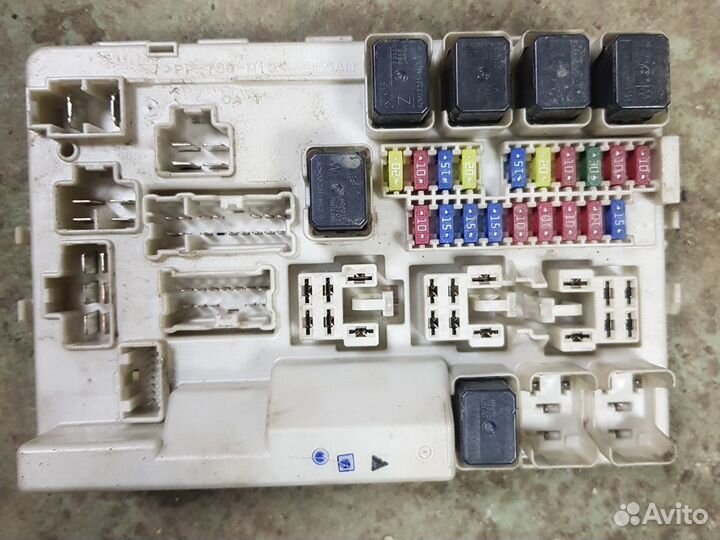 Блок предохранителей Infiniti FX35 FX45 S50