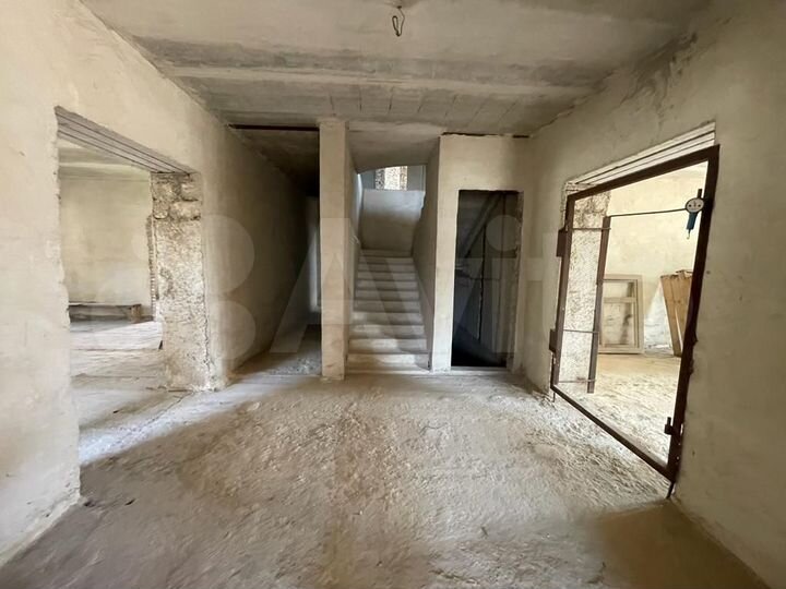 Дом 1200 м² на участке 8 сот.