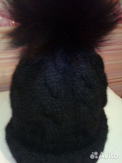 Теплая новая вязаная шапочка