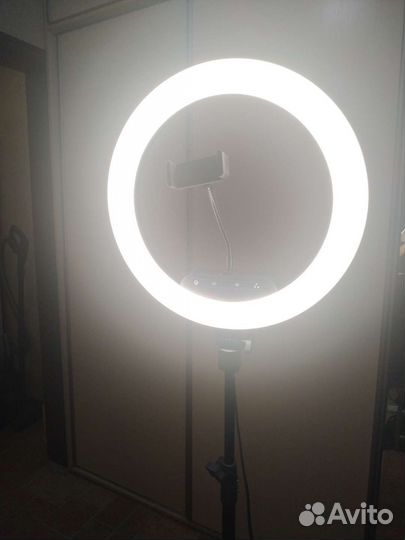 Кольцевая лампа со штативом