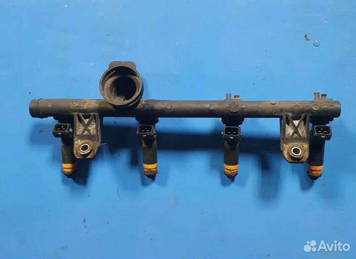 Топливная рампа форсунка renault symbol 1.4