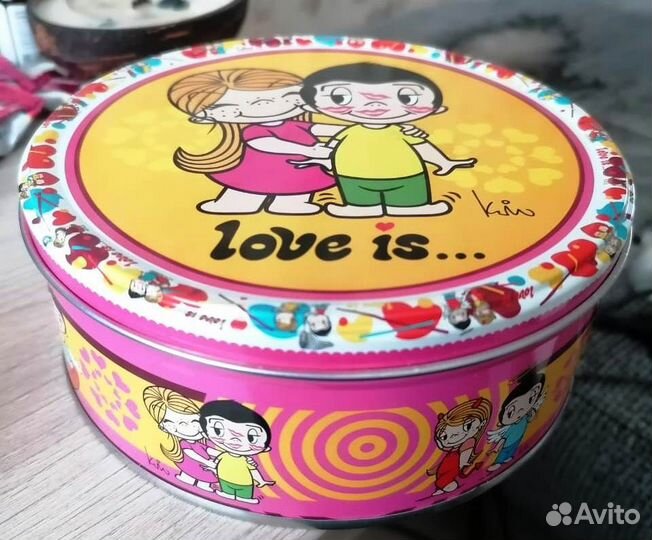 Коробка металлическая love is