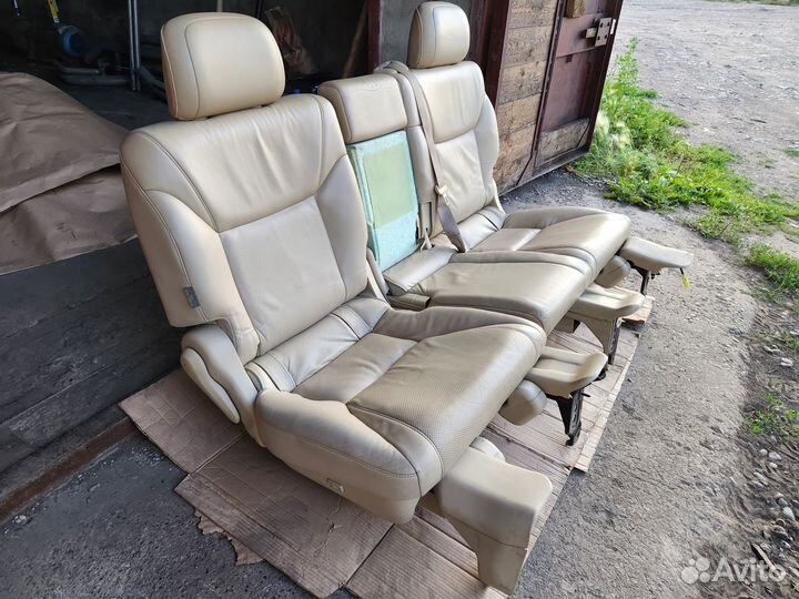 Второй ряд сидений Lexus LX570