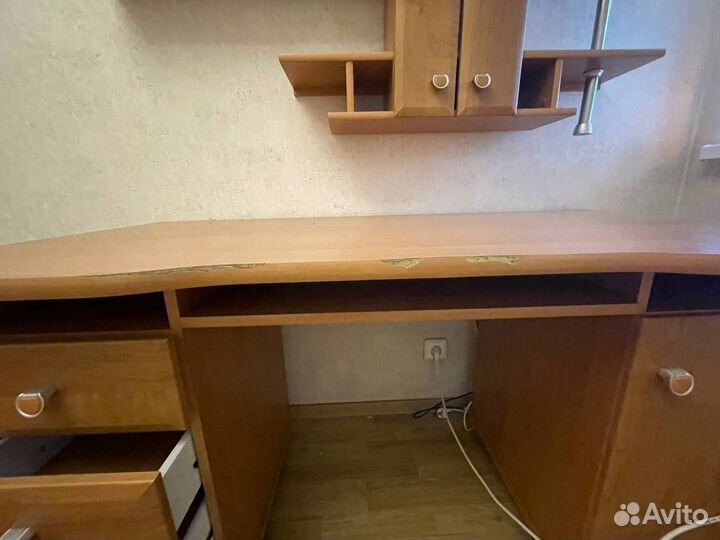 Компьютерный стол с полкой/для школы
