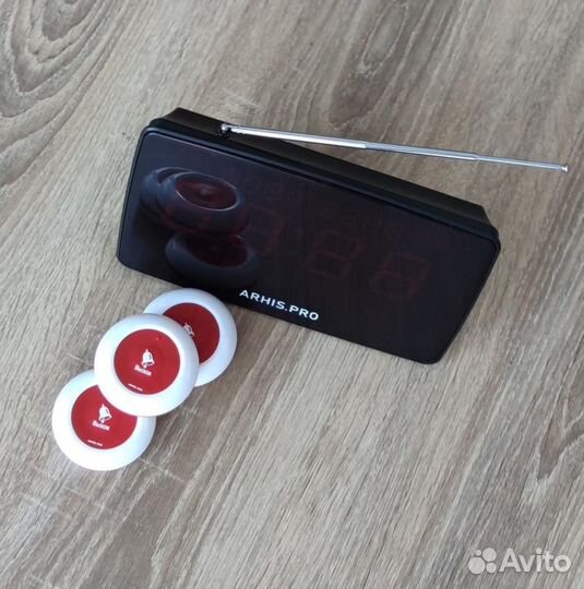 Кнпока вызова официанта и табло отображения вызова