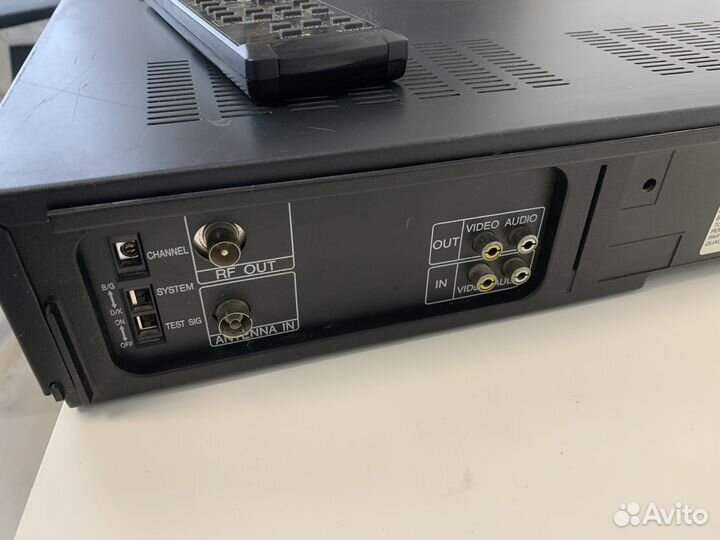 Продаю Видеомагнитофон sharp