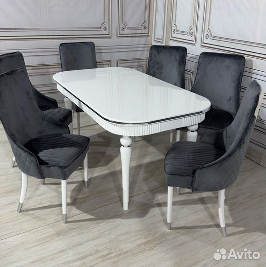 Стол со стульями