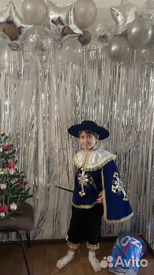 Карнавальный костюм мушкетура и снеговика