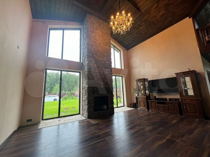 Коттедж 299 м² на участке 12 сот.