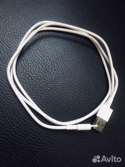 Кабель с разъемом Lightning на iPhone