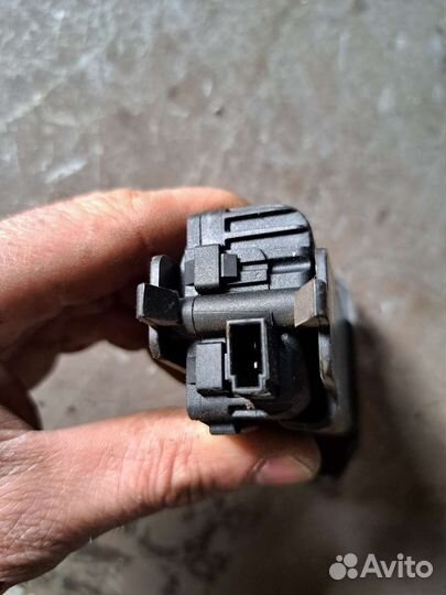 Замок лючка бензобака Opel Vectra