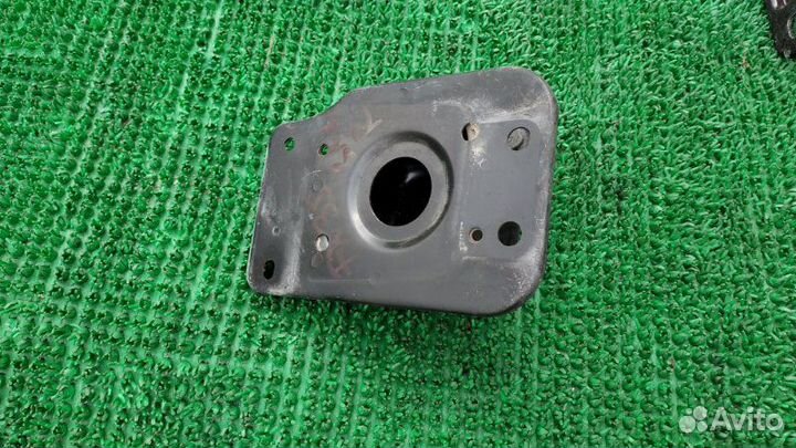 Кронштейн усилителя бампера прав. зад. Infiniti FX