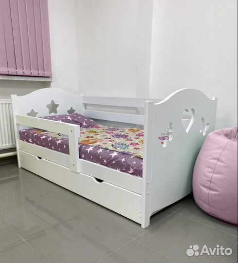 Кроватка детская из натурального дерева с бортиком