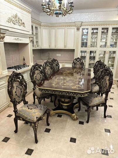 Стол обеденный