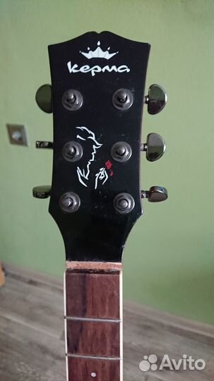 Полуакустическая гитара