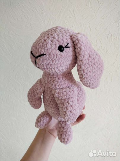 Плюшевый зайчик амигуруми