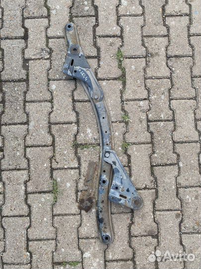Балка передняя поперечная Ford Focus 3