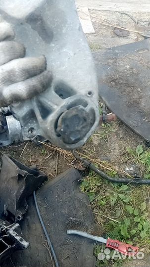 Кронштейн двигателя правый Audi A6 C4