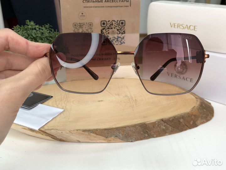 Очки солнцезащитные Versace