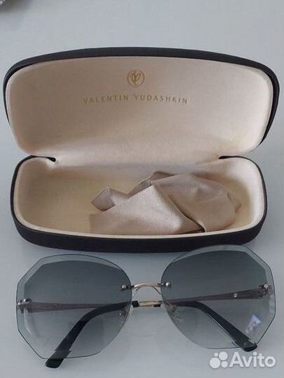 Солнцезащитные очки Valentin Yudashkin женсеие