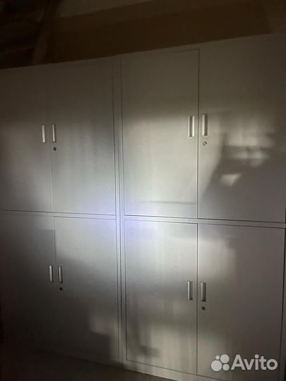 Шкафчик металлический