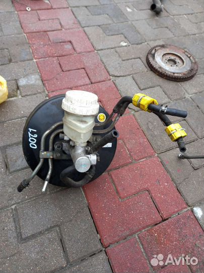 Митсубиси паджеро спорт 2,л 200 вакуум тормозной