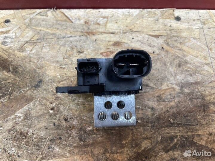 Резистор вентилятора Renault Logan