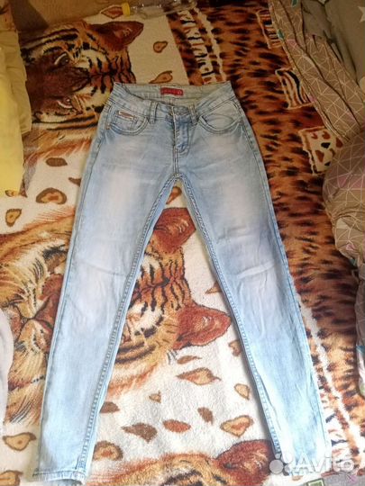 Джинсы