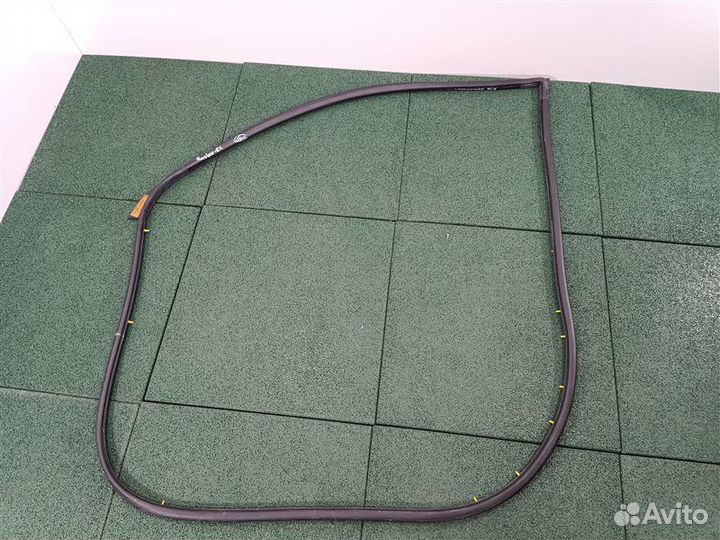 Уплотнитель двери передний правый Kia Sportage