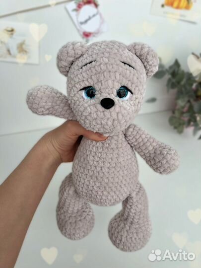 Плюшевый мишка ручной работы вязаный