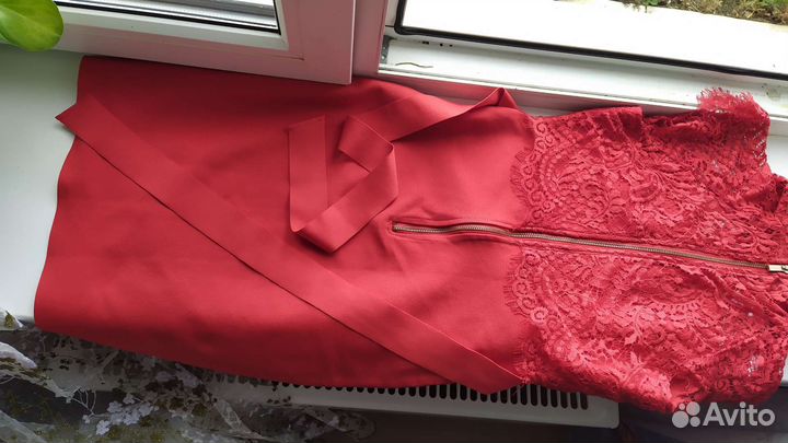 Платье красное бандажное