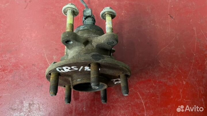 Ступица передняя правая Toyota Crown GRS180