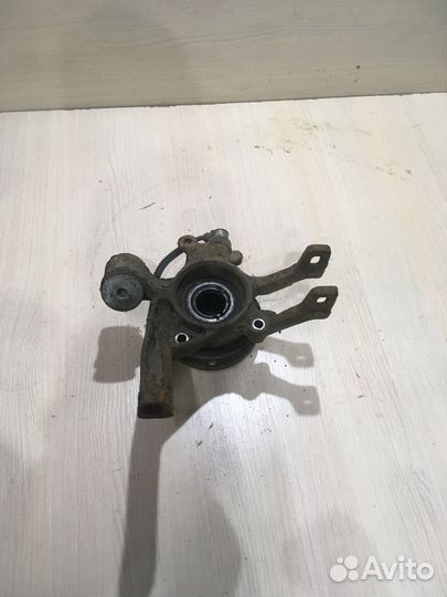 Кулак поворотный задний правый Ауди А8 D2