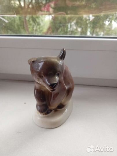 Медведь гималайский фигурка фарфор