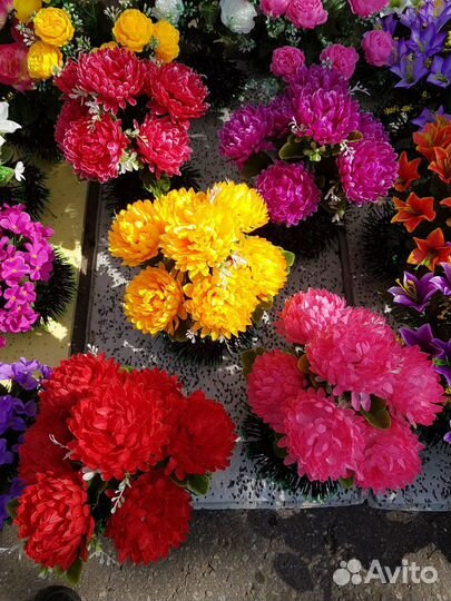 Искусственные цветы для кладбища