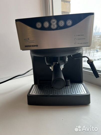 Кофеварка рожковая Redmond RCM-1503