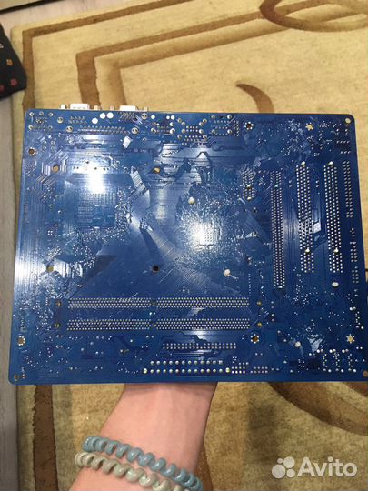 Материнская плата Gigabyte