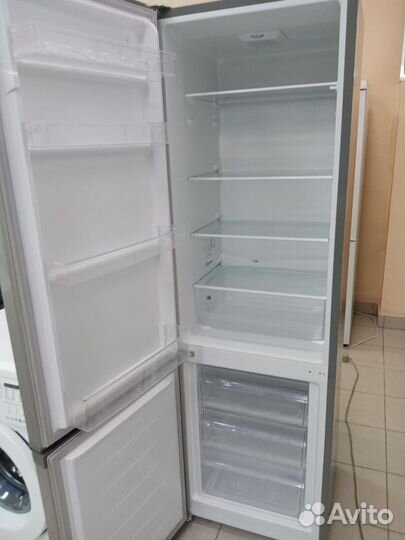 Холодильник LEX RFS 202 DF IX (18)