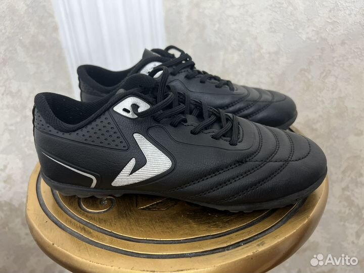 Футбольный буцы без шипов 33 размер