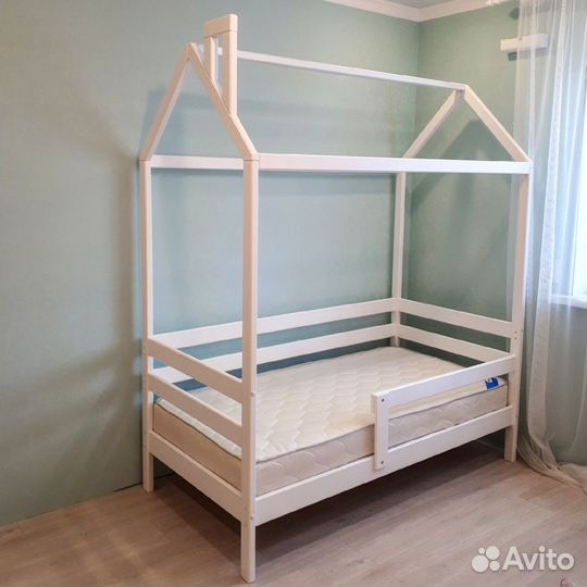 Детская кровать домик