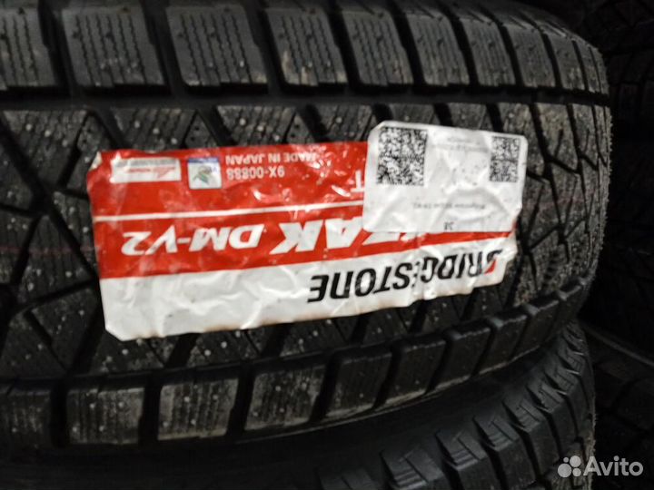 Bridgestone Blizzak DM-V2 235/55 R20 102T