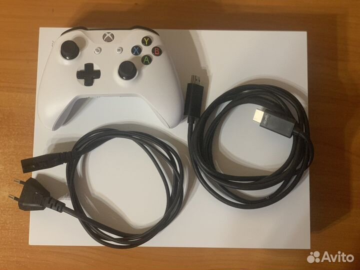 Xbox One X 1TB белый
