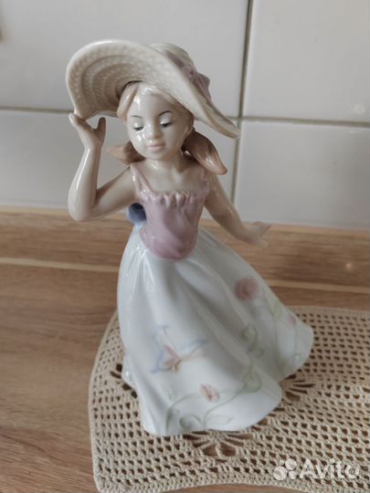 Фарфоровые статуэтки, Pavone