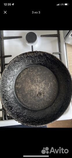 Чугунная сковорода и жаровня