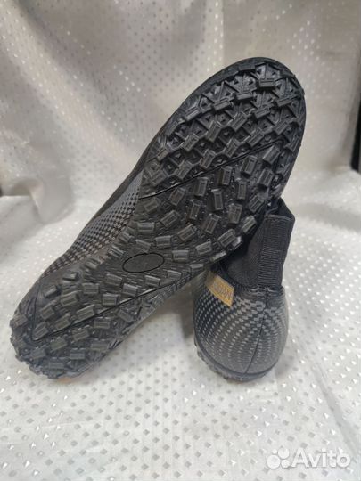 Новые футбольные бутсы 38 р
